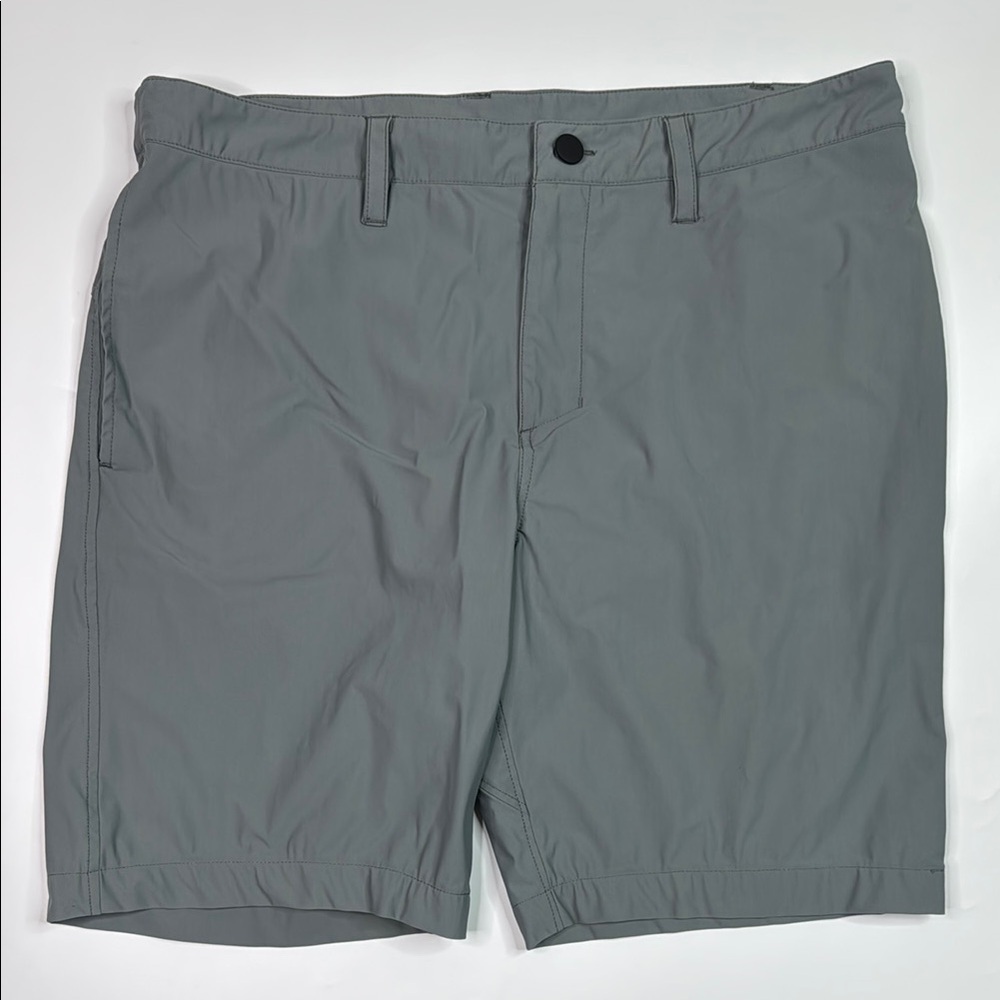 Zella Gray Chino Shorts Size 36 9" Inseam